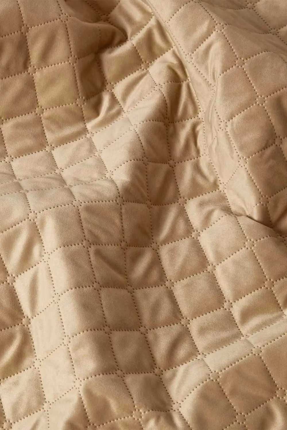 Homescapes Diamond Quilted Velvet Throw in Beige, W: 150 cm, D: 200 cm – 2