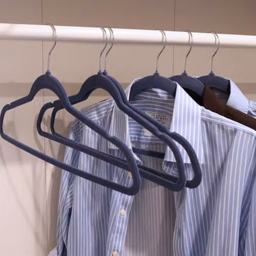 Harbour Housewares Non-Slip Velvet Clothes Hangers with Trouser Bar, Blue, Pack of 100 – 3