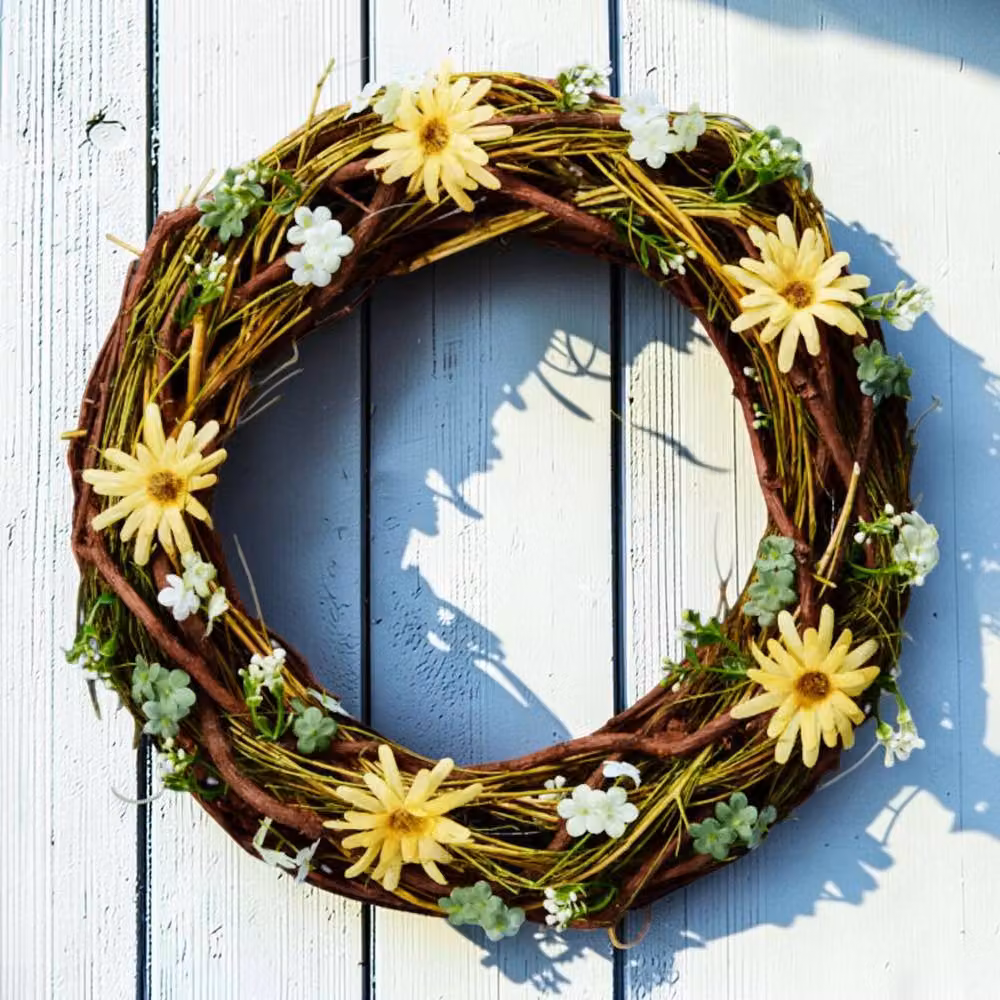Four Candle Spring Daisy Decorative Floral Wreath in Yellow, White and Green, Diameter: 34 cm – 2