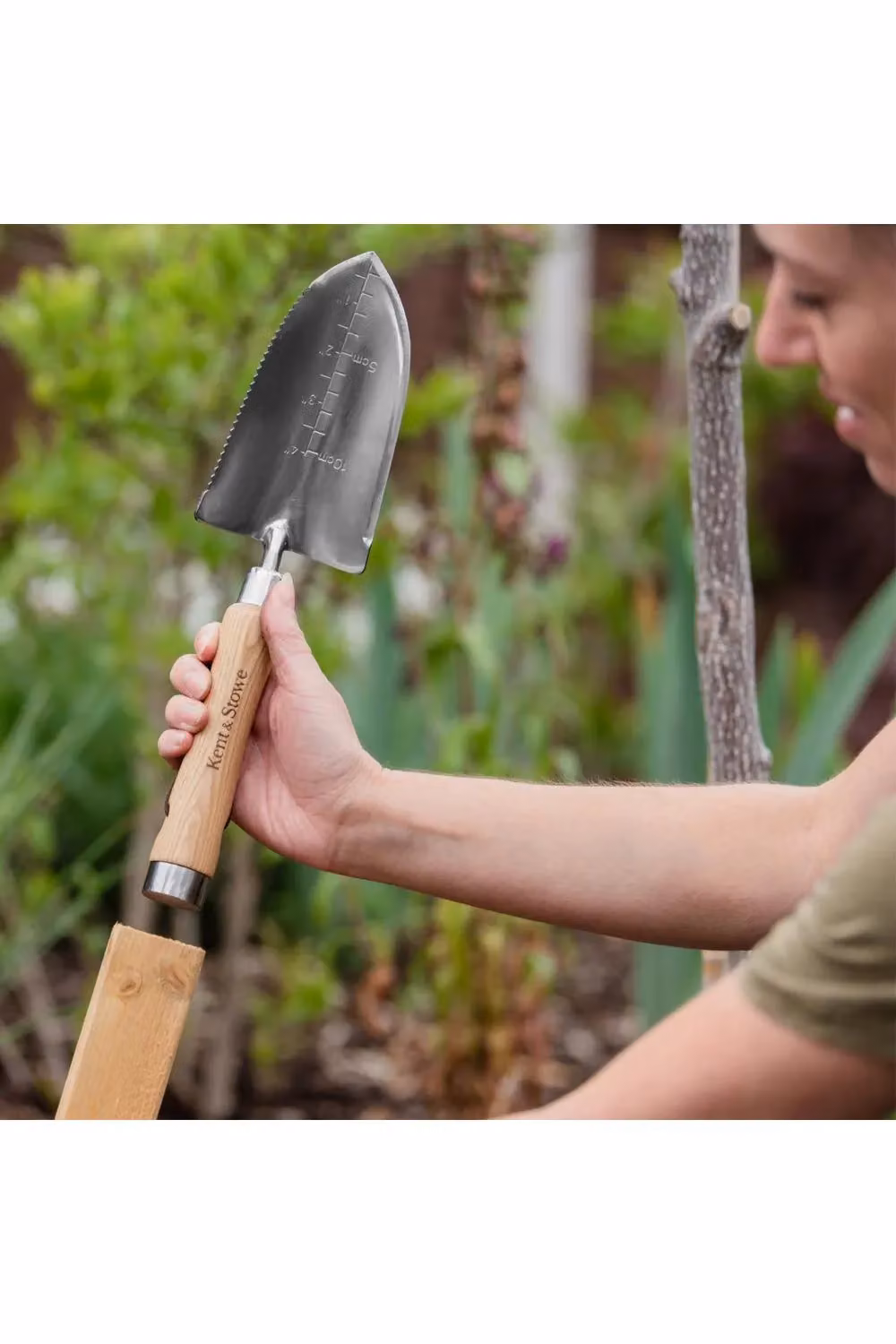 Kent & Stowe Capability Stainless Steel Garden Trowel in Silver and Grey – 8