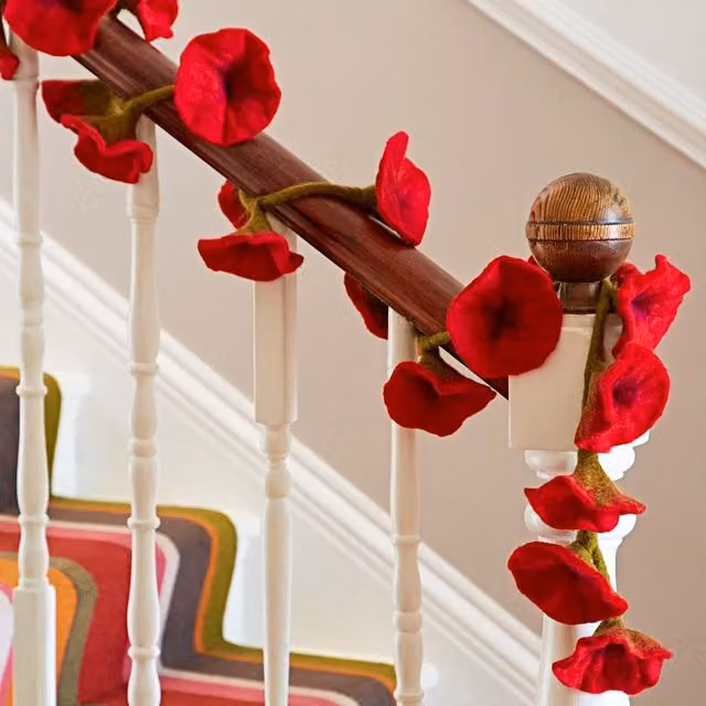 Paper High Handcrafted Felt Flower Garland in Red, 160 cm Long with 20 Flowers – 1