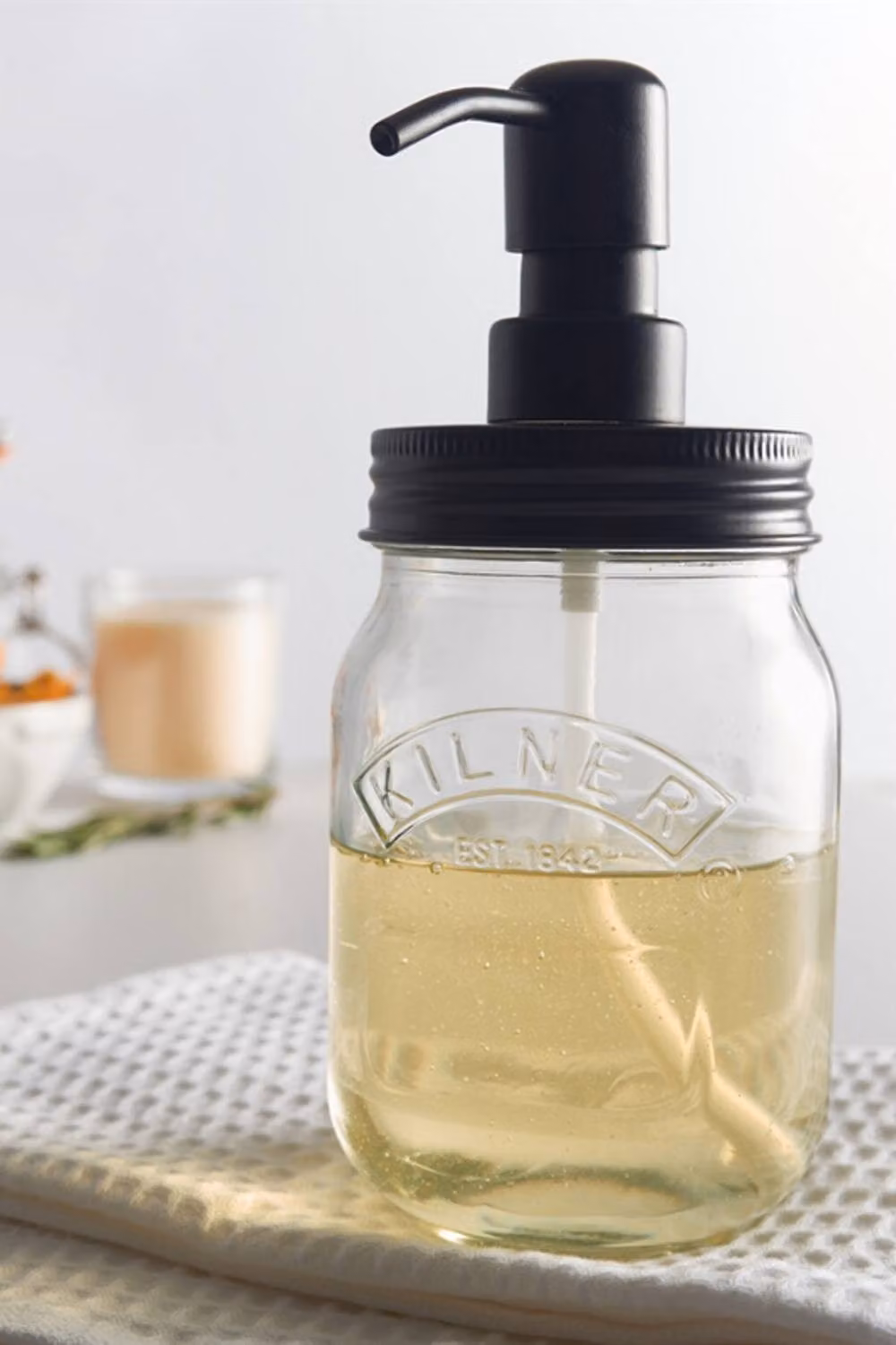 Kilner Liquid Soap and Lotion Dispenser, 500ml, Clear and Black Glass with Stainless Steel Pump – 2