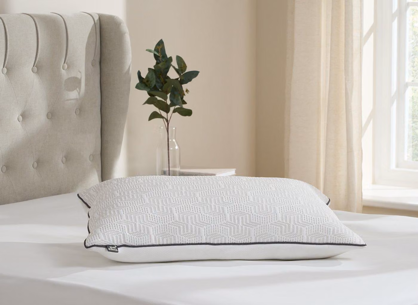 Hyde & Sleep Dual Comfort Ice Medium Cooling Pillow with Memory Foam and Microfibre, White