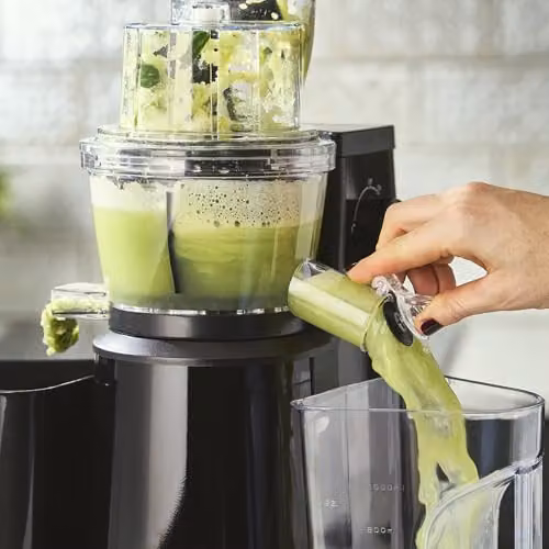 Cooks Professional Slow Masticating Juicer, 400W Cold Press Fruit and Vegetable Juice Extractor with 1000ml Jug and 900ml Pulp Container, Black – 4