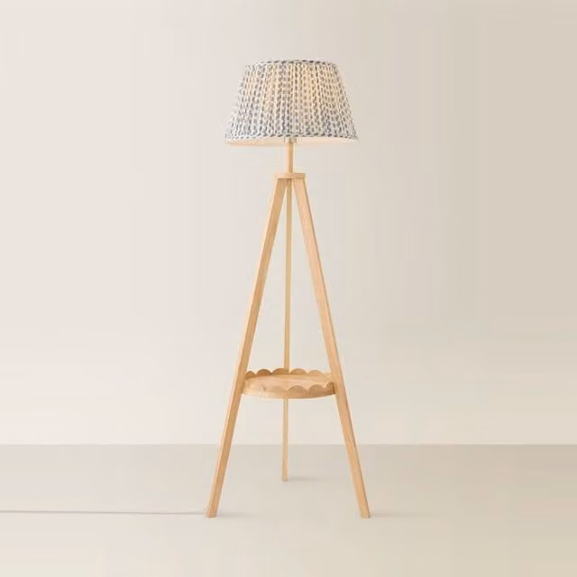 ValueLights Morrigan Ditsy Floral Pleated Shade Wooden Tripod Floor Lamp in Blue and Green – 1