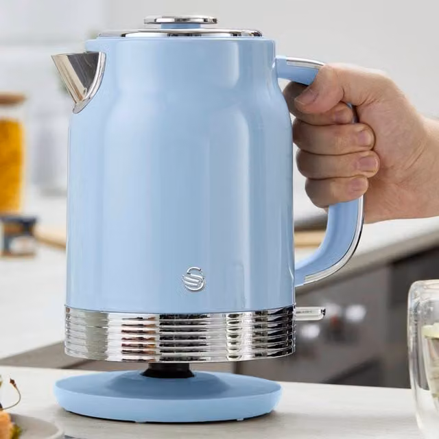 Swan Retro Revive 1.7 l Jug Kettle in Blue