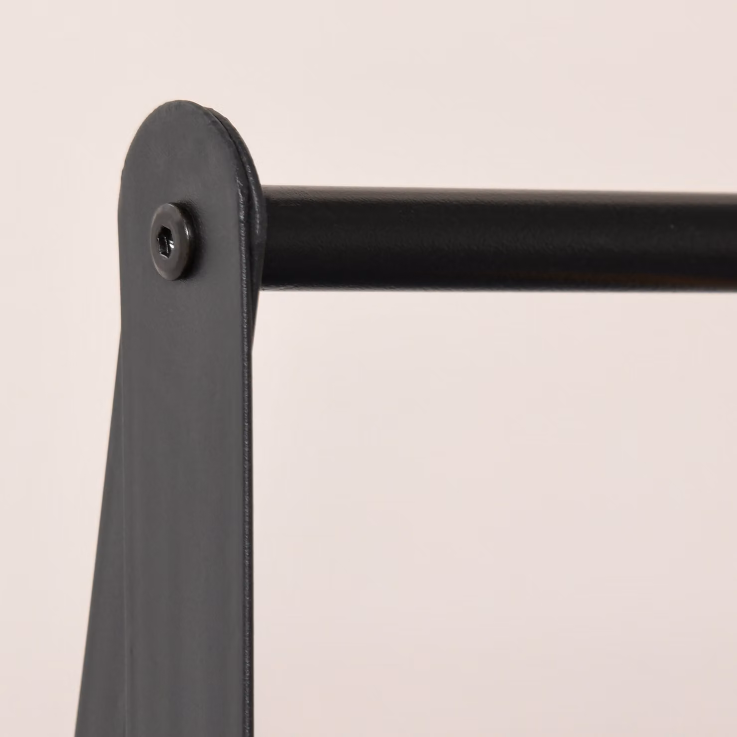 HOMCOM 2-Tier Metal and MDF Garment Rack with Continuous Linear Rail in Black – 4