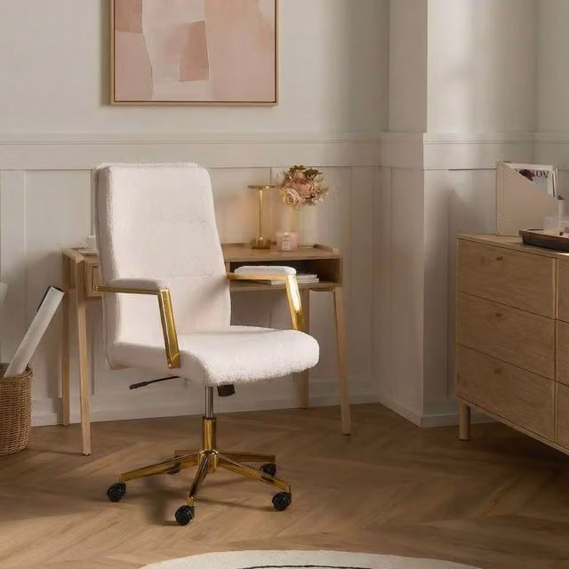 Wyld and Coco Executive Office Chair in White Bouclé with Armrests and Swivel Function – 1