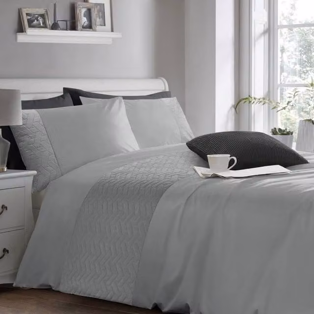 Velosso Quilted Geo Duvet Cover and Pillowcase Set in Silver, King Size (W: 180 cm, H: 200 cm)