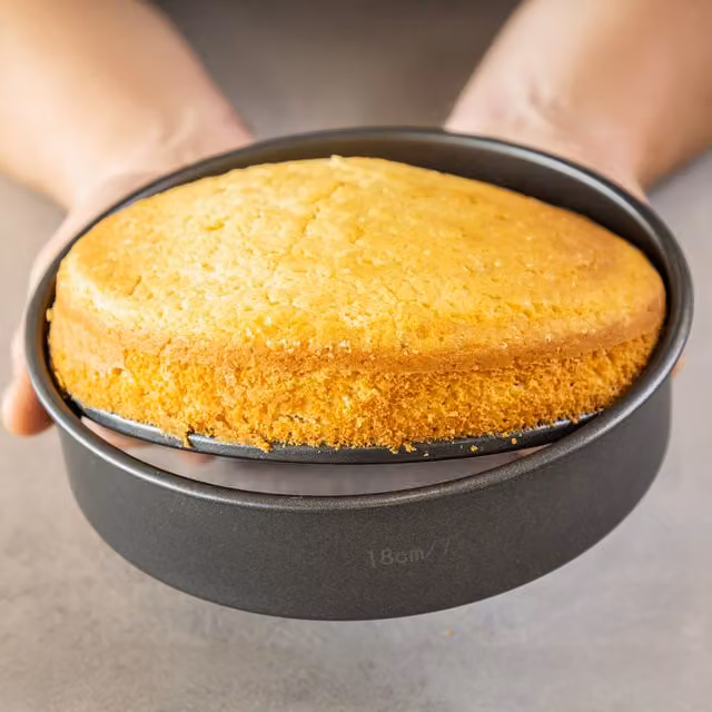 MasterClass Non-Stick Round Carbon Steel Loose Base Cake Tin, Grey, Diameter: 18 cm