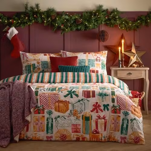 Riva Home All Wrapped Up Reversible Striped Christmas Duvet Cover Set in Green and Red, W/D/H: 220 x 200 cm – 1