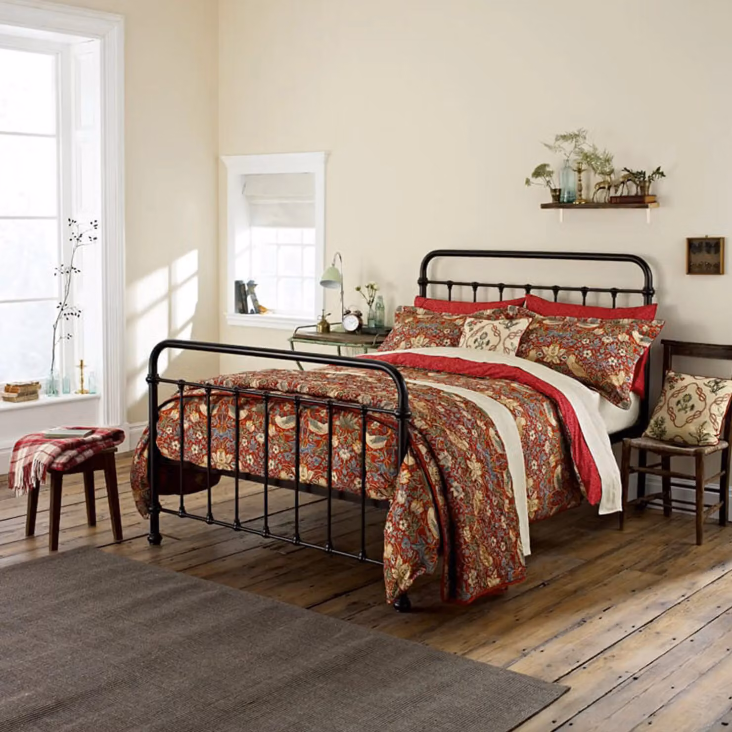 Morris & Co Strawberry Thief Red Floral Cotton Percale Duvet Cover and Pillowcase Set, W: 200 cm x H: 200 cm – 2