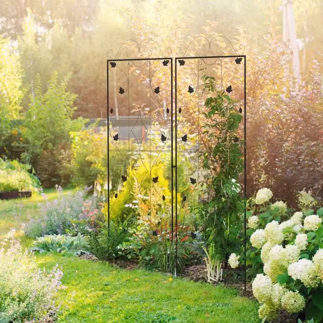 Outsunny Set of 2 Black Metal Leaf Design Trellis Supports for Climbing Plants