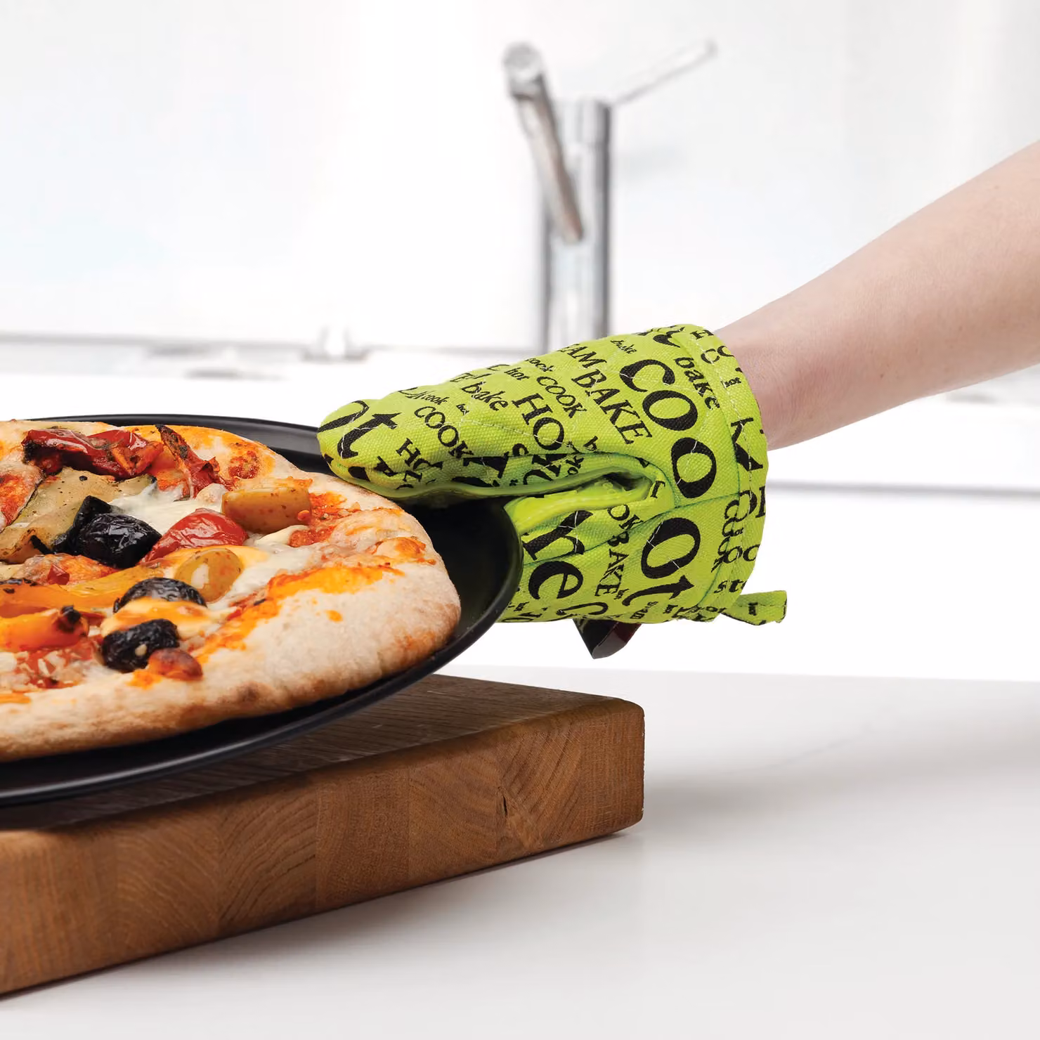 Zeal Silicone Mini Oven Mitt with Hot Print Design in Green – 2