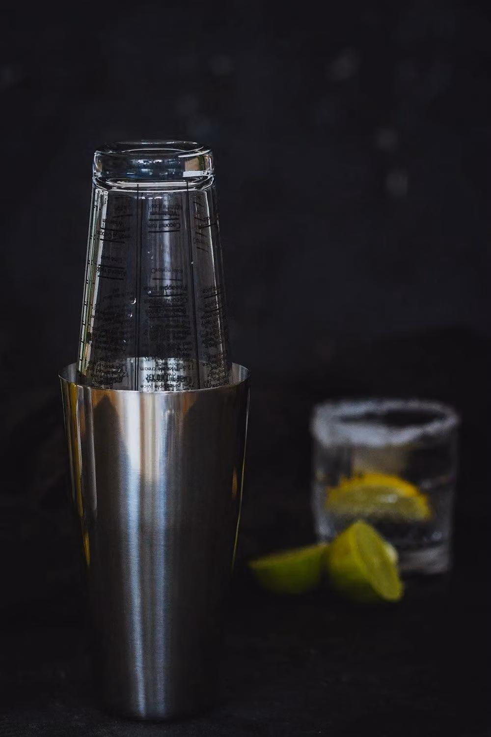 BarCraft 400ml Boston Cocktail Shaker in Silver and Yellow with Measuring Marks and Leakproof Silicone Seal – 2