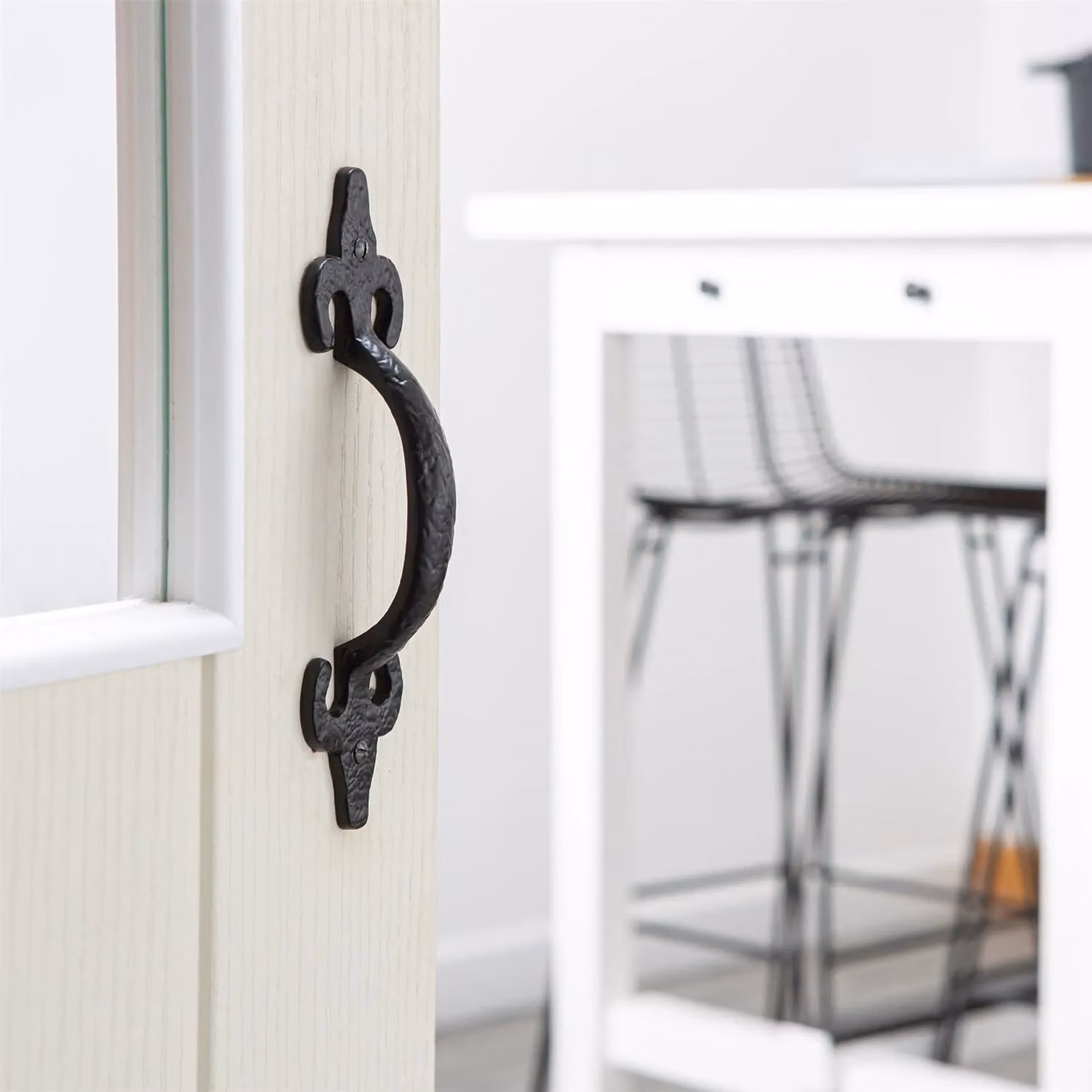 Hammer and Tongs Antique Fleur De Lis Iron Door Handle, Matt Black, Pack of 2, H: 20.5 cm – 4