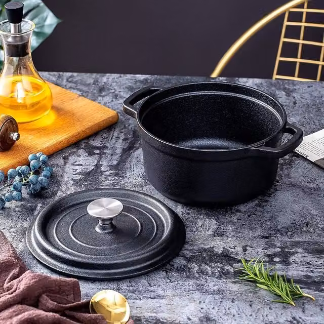 Livingandhome Uncoated Cast Iron Saucepan, Black, 20 cm