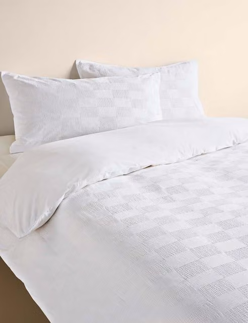 M&S White Cotton Seersucker Checked Bedding Set W/D/H: 180 x 90 x 190 cm