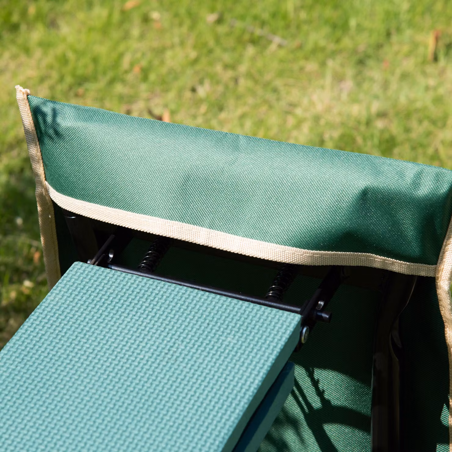 Outsunny Foldable Steel Frame Garden Kneeler Seat with Foam Pad and Tool Bag in Green – 8