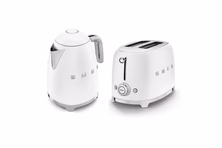 Smeg 50s Style Retro Range Kettle 1.7L and 2 Slice Toaster Set in Matte White