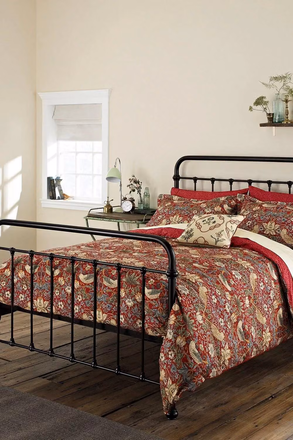 Morris & Co Strawberry Thief Red Cotton Percale Standard Pillowcase Pair – 3