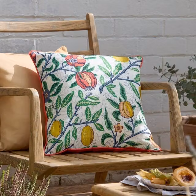 Morris & Co. Fruits Outdoor Square Cushion in Yellow and Red, W/D/H: 45 x 45 x 45 cm – 1