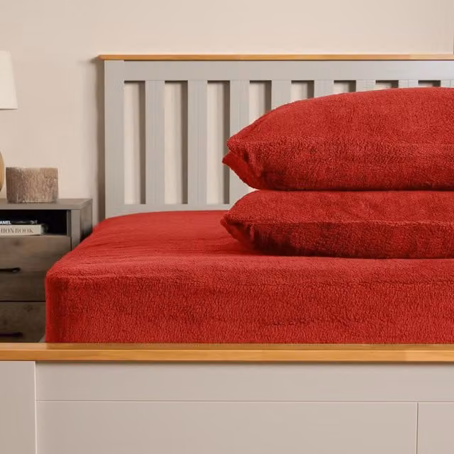 Brentfords Pack of 2 Red Teddy Fleece Pillowcases, W: 50 cm x H: 75 cm
