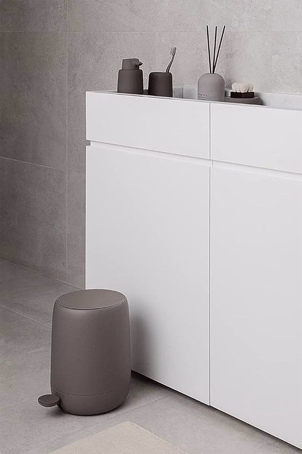 Blomus Sono 3 Litre Pedal Bin in Grey with Soft-Close Lid and Removable Inner Bucket – 2
