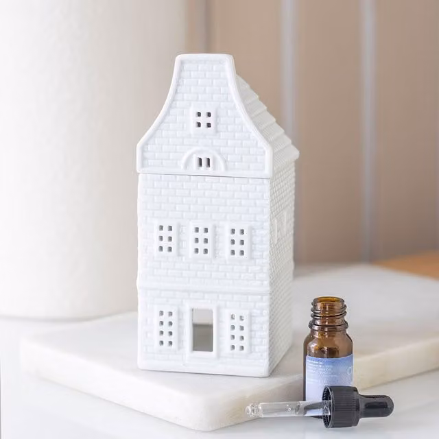 Kingsbury Gifts White Nordic House Ceramic Oil Burner and Wax Warmer for Tealights