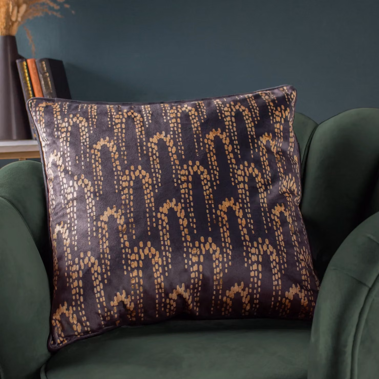 Riva Home Graphic Nature Velvet Cushion in Grey, W/D/H: 50 x 50 x 50 cm – 3
