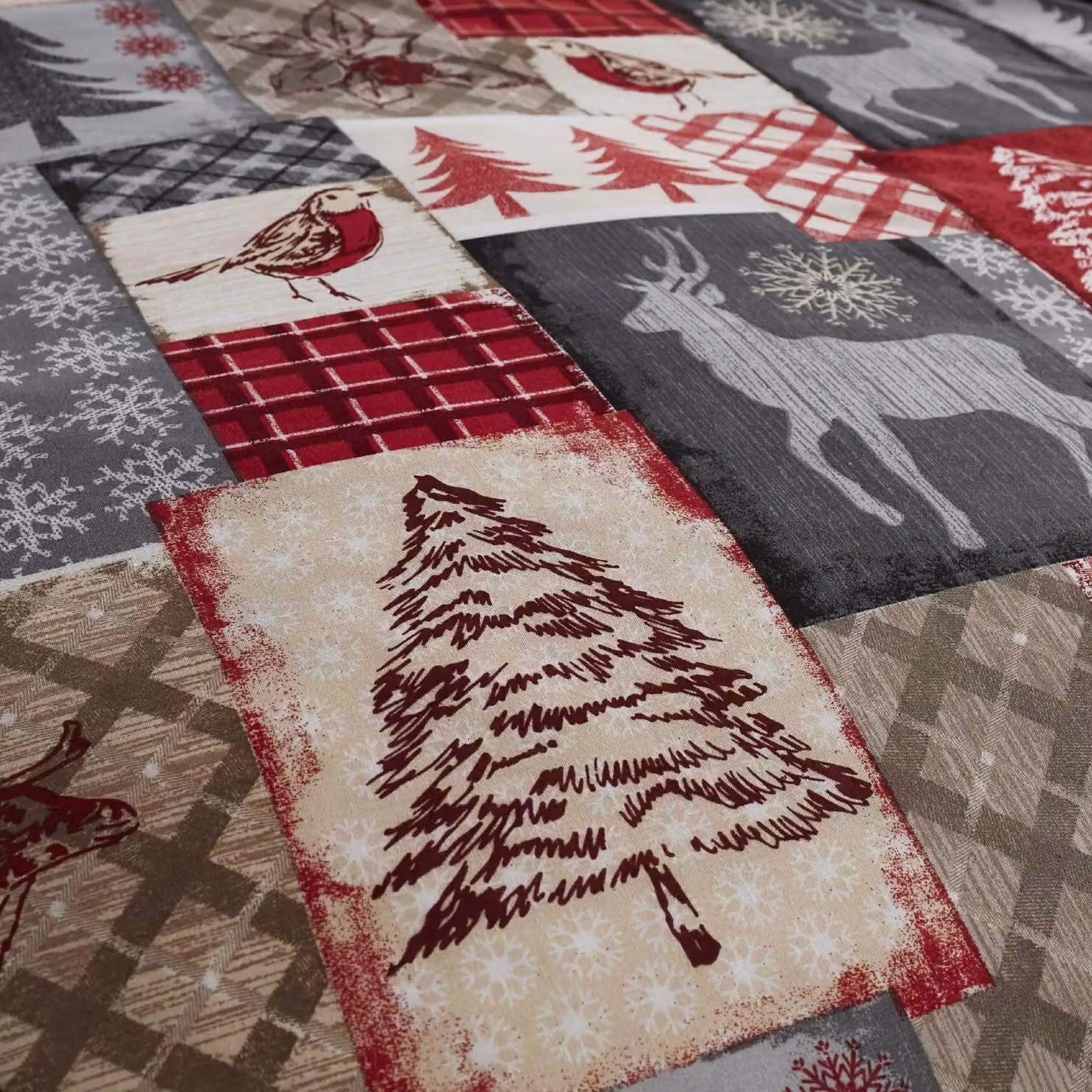 Happy Linen Company Red and Multicolour Christmas Patchwork Reversible Brushed Cotton Flannelette Duvet Cover and Pillowcase Set, W: 200 cm x D: 200 cm – 3