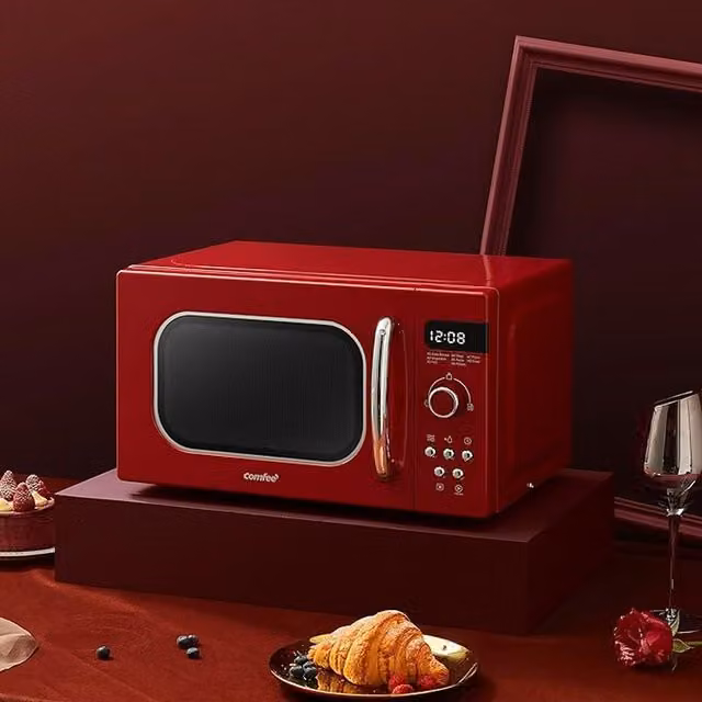 Livingandhome 800W 20L Retro Solo Microwave Oven with LED Display and Automatic Programs, Red