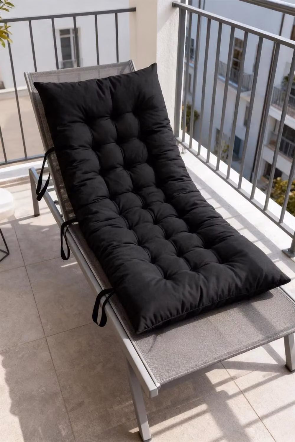 Living and Home Black Garden Beach Sun Lounger Cushion with Straps, W/H: 40 x 110 cm – 3