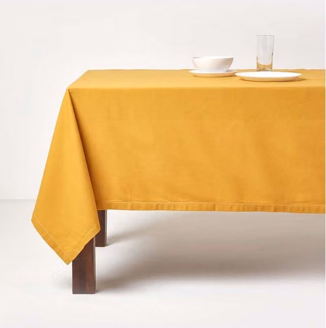 Homescapes Plain Square Cotton Tablecloth in Yellow, W/D: 137.16 x 137.16 cm