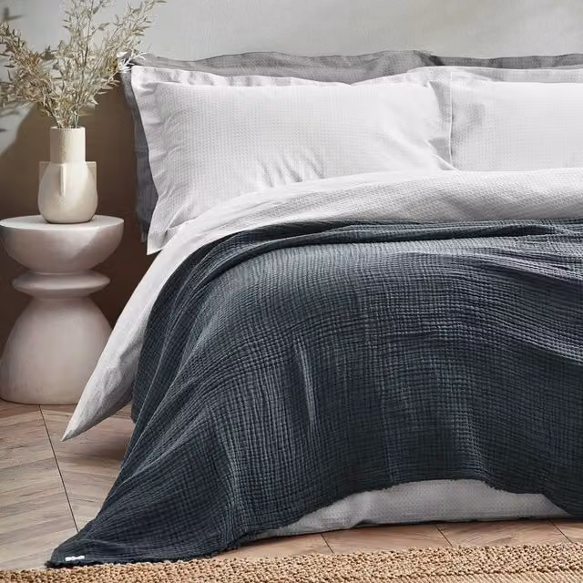Yard Lark 100% Cotton Muslin Frayed Edge Throw in Dark Blue, W: 130 cm, D: 180 cm – 1