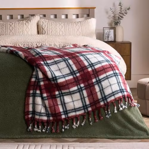 OHS Christmas Checked Sherpa Fleece Throw Blanket with Tassels, Red and Green, W/D/H: 120 x 150 cm – 2