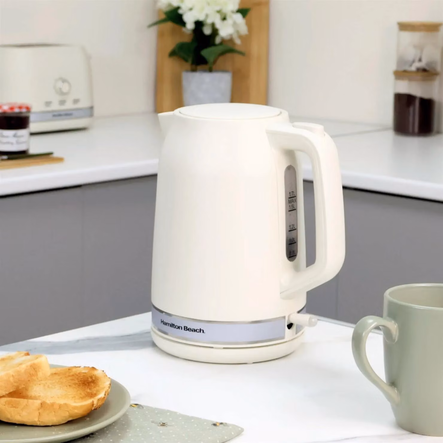 Hamilton Beach Ella Latte Kettle and Toaster Set in Beige and White – 2