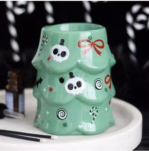 KDMD Creepy Christmas Tree Ceramic Oil Burner and Wax Warmer in Green – 1