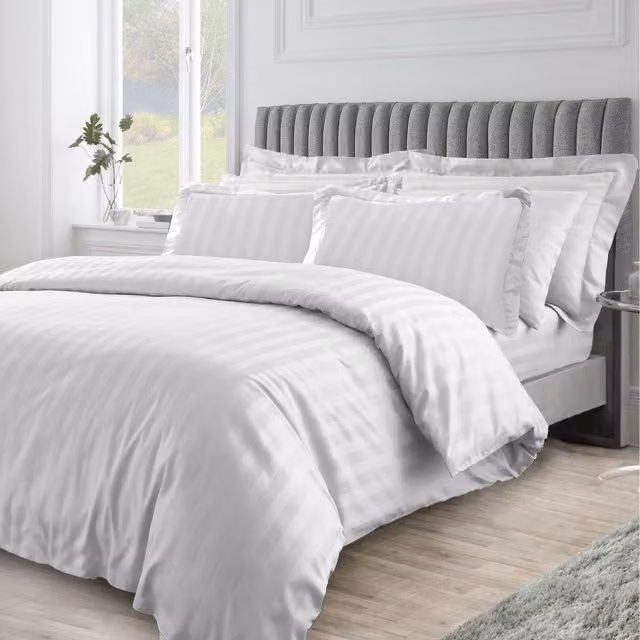 Velosso White Striped Microfibre Duvet Cover and Pillowcase Set, W: 140 cm, L: 200 cm