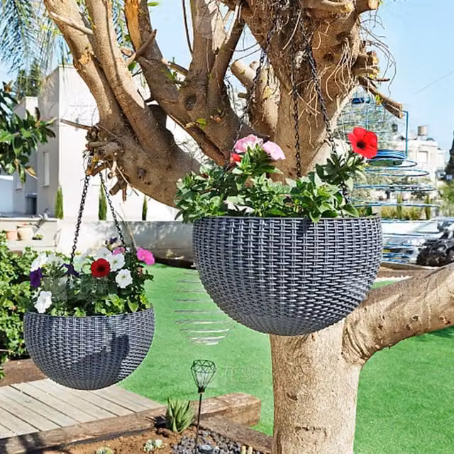 Komore Set of 3 Grey Hanging Plant Pots with Drainage Holes and Chains