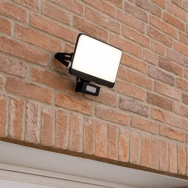 CGC PARRY 15W LED PIR Motion Sensor Floodlight with White Opal Diffuser, Black