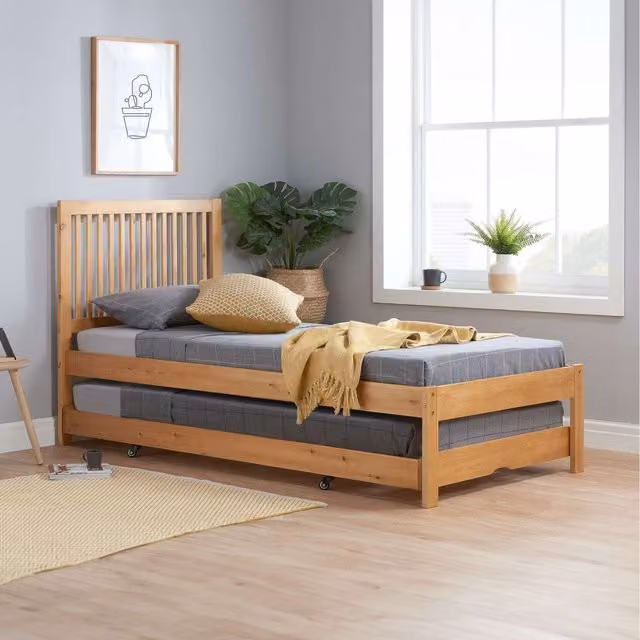 Birlea Furniture Buxton Solid Pine Wood Guest Bed with Trundle and 2 Mattresses in Brown, W/D/H: 90 x 200 x 106 cm