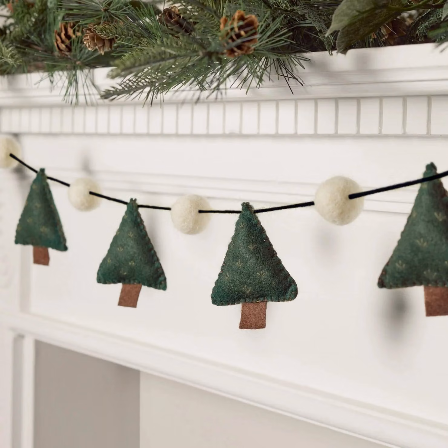 Lights4fun Green Felt Christmas Tree Garland Decoration – 1