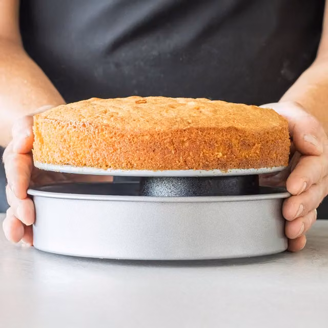 KitchenCraft Non-Stick Round Loose Base Cake Tin, Grey, Diameter: 20 cm