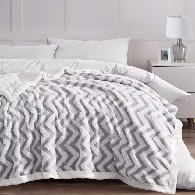 Velosso Grey Thermal Sherpa Backed Blanket with Textured Jacquard Chevron Pattern, W/D/H: 150 x 200 cm