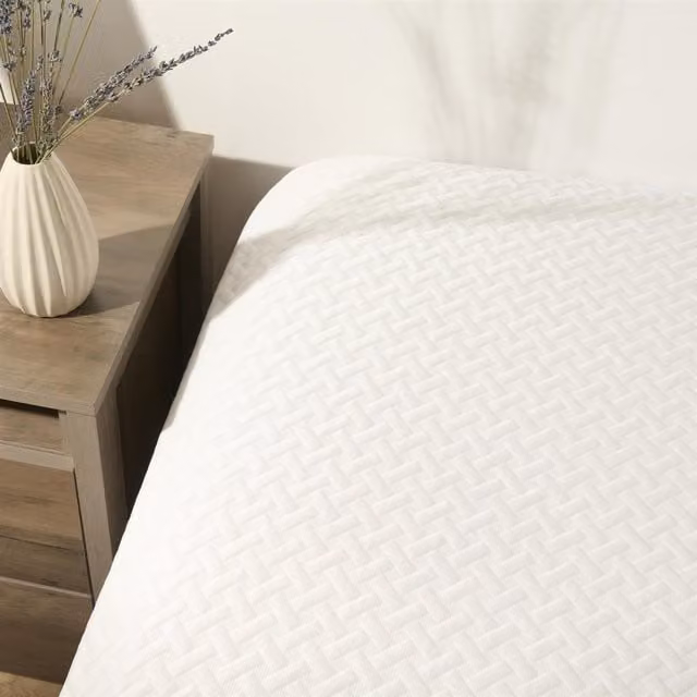 OHS Cooling and Breathable King Size Mattress Protector Topper Fitted Sheet in White, W: 180 cm, L: 200 cm – 1