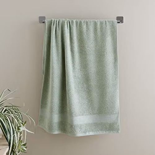 Catherine Lansfield Fluffy Cotton Bath Towel in Green, 120 x 70 x 0.7 cm – 1