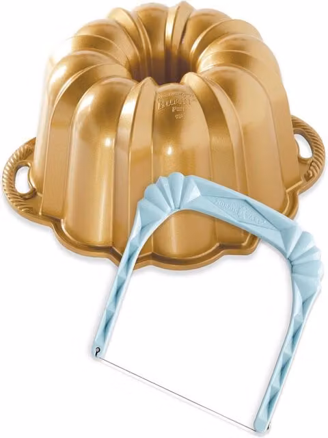 Nordic Ware Anniversary Bundt Pan and Slicer, Gold Non-Stick Aluminium Round Bundt Tin