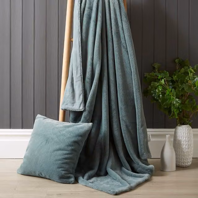 Bellissimo 2 Pack Chinchilla Cushion Covers in Teal Square Silk Design