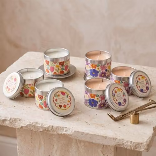 Homescapes Summer Breeze Floral Scented Candle Gift Set, 6 Pack, White and Multicolour – 2